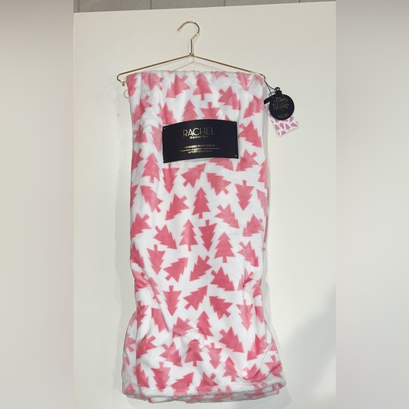 Pink Christmas Tree Blanket - Plush Oversized Throw - Picture 1 of 2